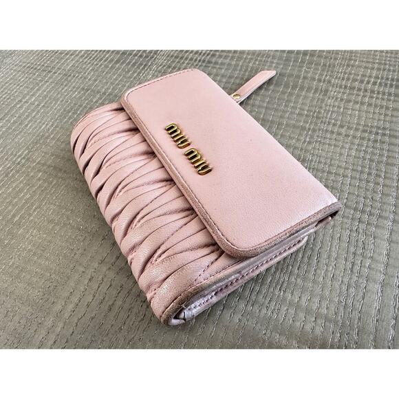 Authentic Miu Miu Matelasse - Pink Blush Leather Trifold Wallet - Picture 4 of 13